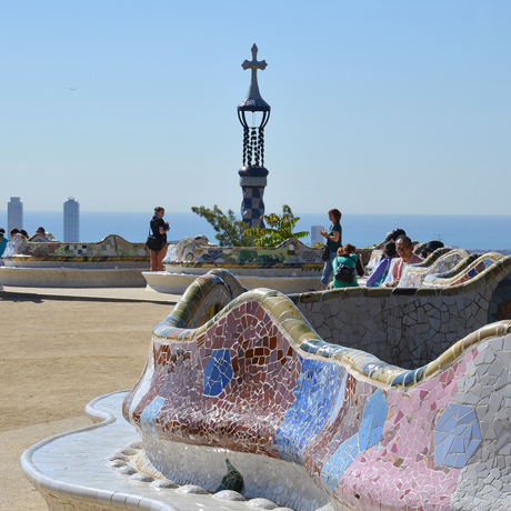 Visitants recorrent el Park Güell